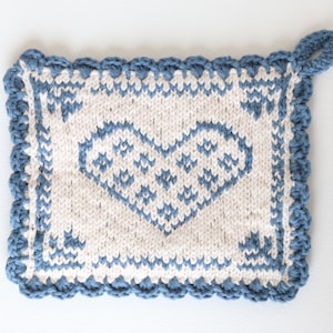 Delft Tile Heart Hotpad Pattern