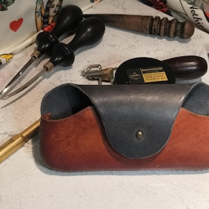 Leather Eyeglass Case | Handmade Sunglasses Holder | Stylish Eyewear Storage | Gift for Him & Her | Customizable Leather Case