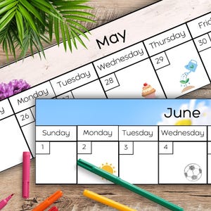Puede incluir: Un calendario imprimible para mayo y junio con un fondo azul claro y una textura de madera. El calendario incluye los días de la semana y los números de cada día. El calendario está decorado con varios iconos, incluyendo una magdalena, una regadera, un balón de fútbol y una nube con lluvia.