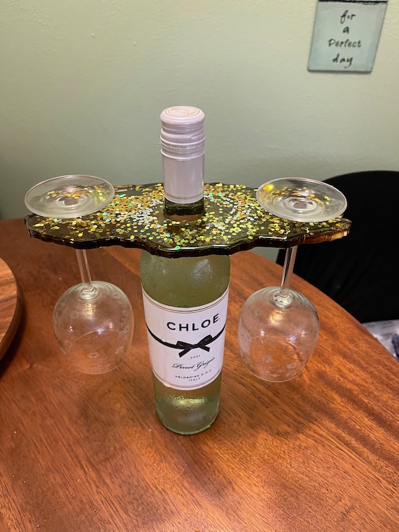 wine bottle and two glasses presentation
