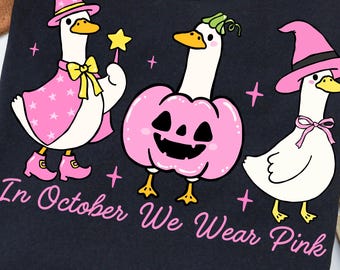 Im Oktober tragen wir rosa PNG Gans Brustkrebs Bewusstsein PNG kokette Gans rosa Band Shirt Design Rosa Oktober Grafik digitaler Download