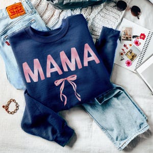 Mama Sweatshirt, Bow Mama Sweatshirt, Momma Sweatshirt, Mama Crewneck, Cute Mom Sweatshirt, Mommy Shirt, Gift for Mama, Mother&#39;s Day Gift