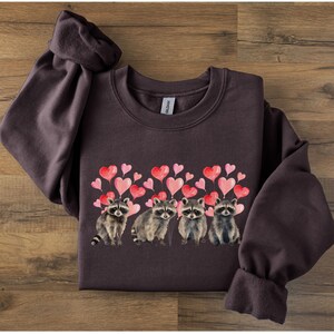 Raccoon Sweatshirt, Funny Raccoon Shirt, Funny Valentines Day Shirt, Valentines Sweatshirt, Hearts Shirt, Valentines Day Gift, Love Shirt immagine 3