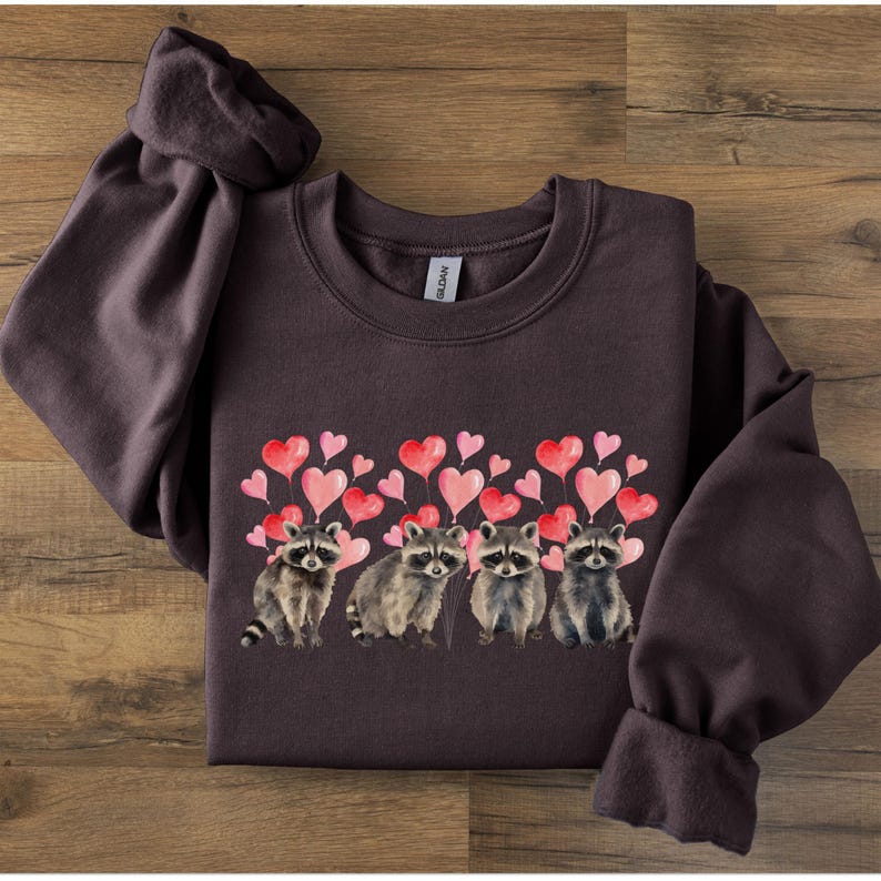 Raccoon Sweatshirt, Funny Raccoon Shirt, Funny Valentines Day Shirt, Valentines Sweatshirt, Hearts Shirt, Valentines Day Gift, Love Shirt immagine 3