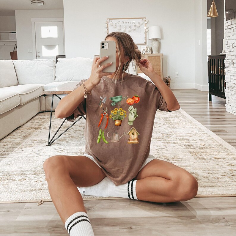 Camiseta de jardinería Comfort Colors®, camiseta para amantes de las plantas, camiseta para mamás de plantas, camiseta de jardinería, camiseta de jardinero, camiseta de frutas, camiseta para amantes de la jardinería del Día de la Madre imagen 3
