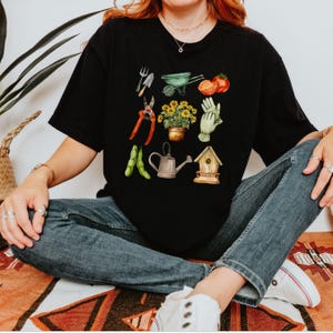 Camiseta de jardinería Comfort Colors®, camiseta para amantes de las plantas, camiseta para mamás de plantas, camiseta de jardinería, camiseta de jardinero, camiseta de frutas, camiseta para amantes de la jardinería del Día de la Madre imagen 7