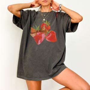 Comfort Colors® Strawberry Shirt, Strawberry Tshirt, Strawberry Lover Gift, Strawberry Aesthetic, Aesthetic Fruit Shirt, Cottagecore Berries