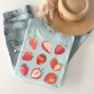 Strawberry Shirt, Vintage Graphic Fruit Shirt, Aesthetic Fruit Shirt, Boho Shirt, Fruit Tee, Cute Strawberries, Graphic T-shirt, Foodie Gift
