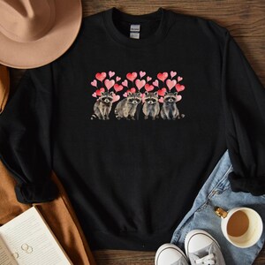 Raccoon Sweatshirt, Funny Raccoon Shirt, Funny Valentines Day Shirt, Valentines Sweatshirt, Hearts Shirt, Valentines Day Gift, Love Shirt immagine 7
