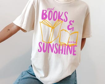 Camiseta Comfort Colors® Bookish, Buenos Libros y Sol, Camiseta de Libros, Camiseta de Verano, Camiseta de Lectura, Regalo para Amantes de los Libros