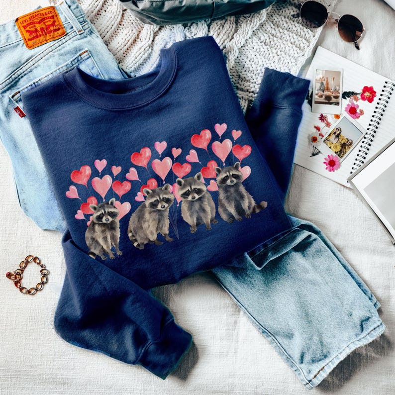 Raccoon Sweatshirt, Funny Raccoon Shirt, Funny Valentines Day Shirt, Valentines Sweatshirt, Hearts Shirt, Valentines Day Gift, Love Shirt immagine 4