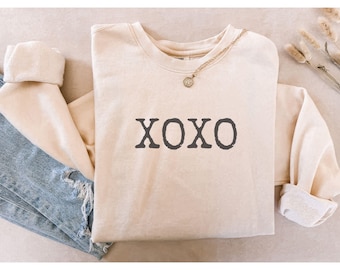 Comfort Colors® Valentines Day Sweatshirt, XOXO Sweatshirt, XOXO Shirt, Valentines Day Sweatshirt, Cute Love Sweatshirt, Hearts Sweatshirt
