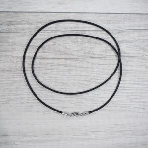 Schwarze Choker Halskette für Männer, wasserdichte Halskette, verstellbare schwarze Kordel Halskette für Anhängerherstellung, einfache Kordel mit Biegering