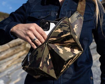Handgefertigte 3D Leder Gürteltasche: Militärgrün Camo Bauchtasche
