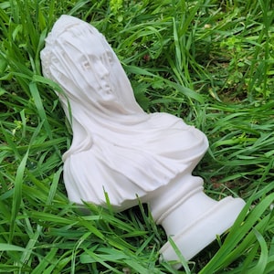 Braut-Büste mit Tüllschleier: Resin-Mittelalter-Dekor