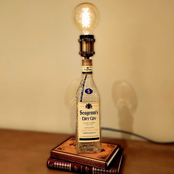 GIN LAMP - Lámpara original única, con botella reciclada de Seagram's - Ambiente acogedor con una luz cálida y regulable