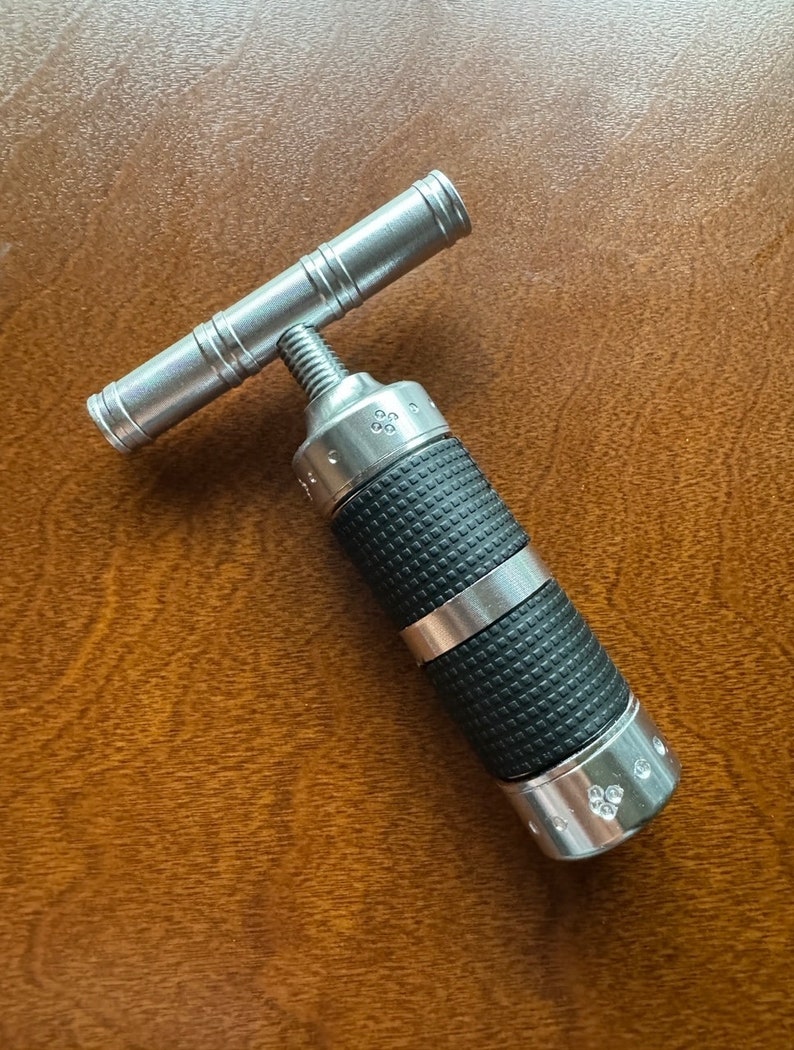 Heavy Duty Aluminum Pollen Press image 1