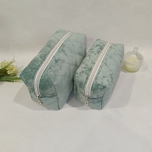 Cute Quilted Cosmetic bag , Makeup toiletries organizer , Toiletry Bag ,   Bridesmaid Gift
