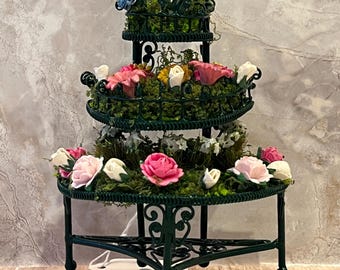 Melody Jane Puppenhaus-Zubehör: 2 Rosa Rosen Im Blumentopf, 1:12 Maßstab | Miniatur-Garten-Deko Für Puppenhäuser & Dioramen