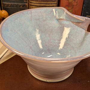 Hand-Thrown Ceramic Serving Bowl - Sky Blue & Lavender Glaze with Integrated Handle by UV Keramik