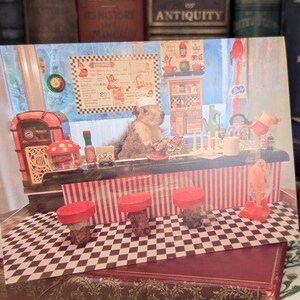 Lege wenskaart Duffy Truffle's Diner - charmante taxidermie-eekhoornkunst van Ronda Johnson, Albany, Oregon - Ideaal om in te lijsten of als cadeau!