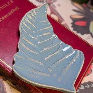 Nature Inspired Trinket Dish, Jewelry Holder, Soap Dish, by UV Keramik