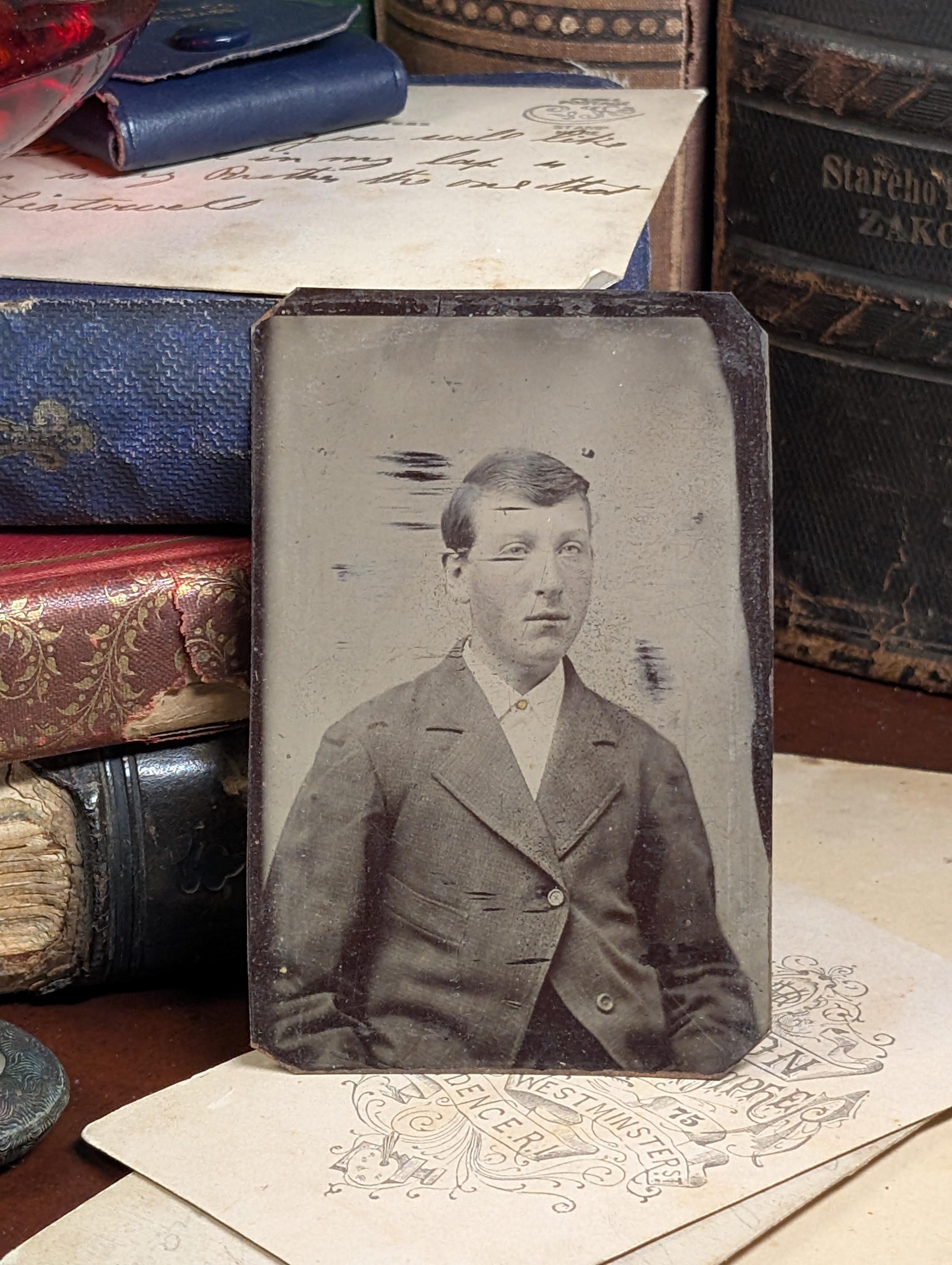 1880年代のアンティークなティンタイプ写真（若い男性） - ビクトリア