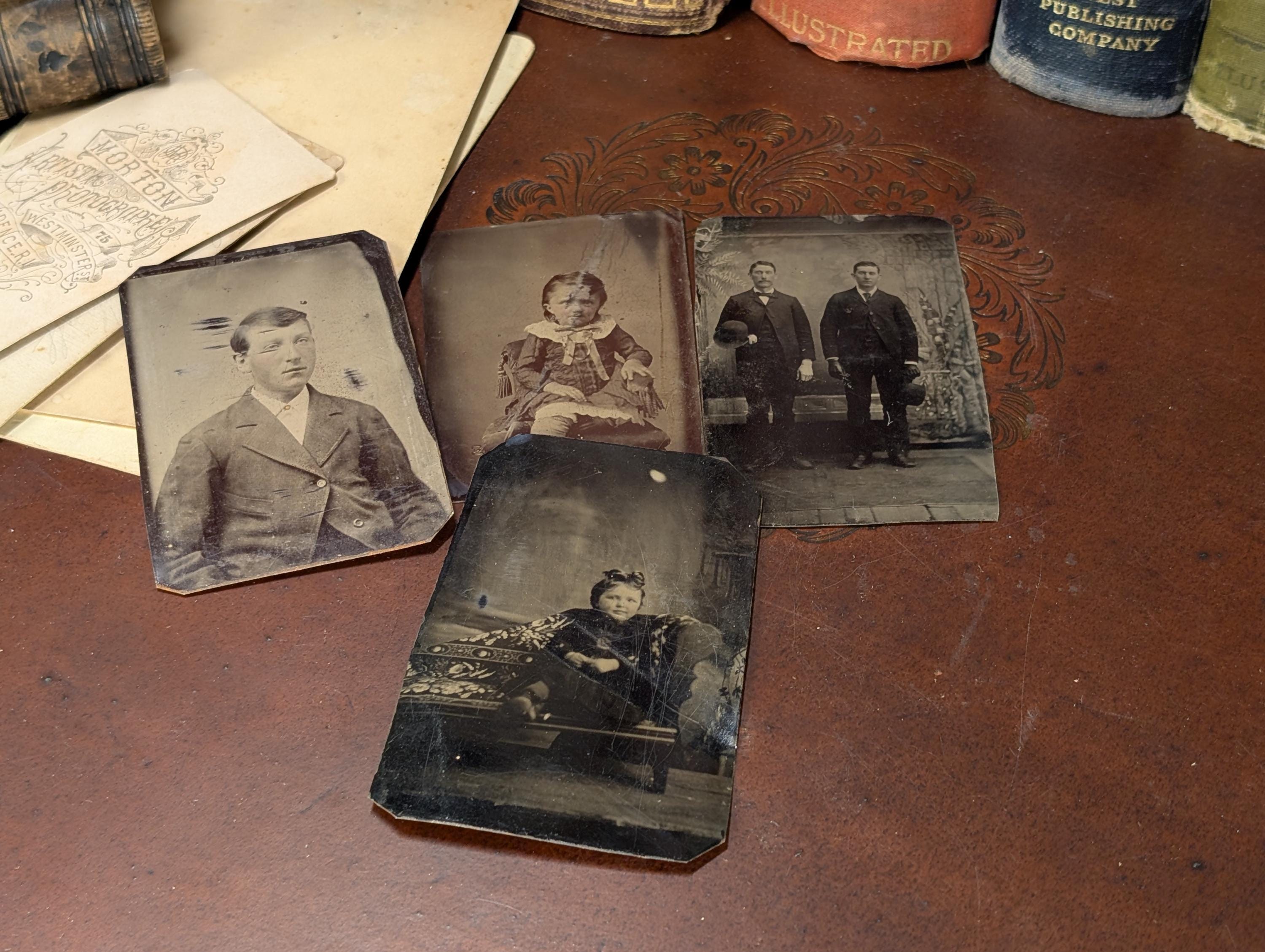 1880年代のアンティークなティンタイプ写真（若い男性） - ビクトリア