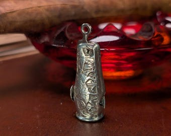 Antico tagliasigari in argento sterling con rilievo decorato, oggetto da collezione vittoriano della Tobacciana