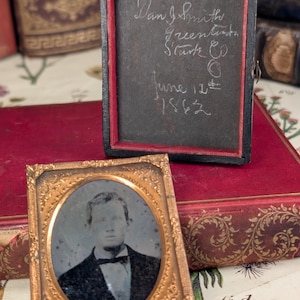 Ancienne photographie ambrotypique d'un jeune homme, identifiée à Dan J. Smith, Stark Co., Ohio, juin 1862 - Souvenir de l'époque de la guerre de Sécession