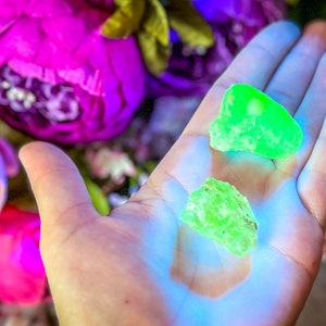 Hyalite Opal, also known as Kryptonite, Water Opal, Water Stone, Fluorescent Minerals