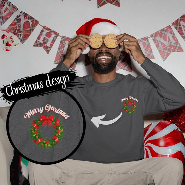 Christmas Garland Sweatshirt, Winter Christmas Sweater, Sweatshirt Happy Holidays, Garland of Love Sweater, Festive Love Sweater