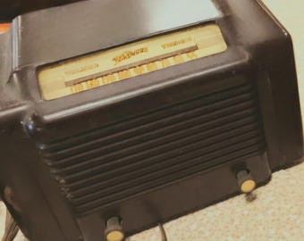 HTF 1948 Vintage Trav-Ler AM Tube Bakelite Radio Model 5015