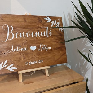 Tableau di benvenuto che rimane come dolce ricordo del proprio matrimonio <3

Possibilità di mettere il tableau in appoggio anche su un tavolo.