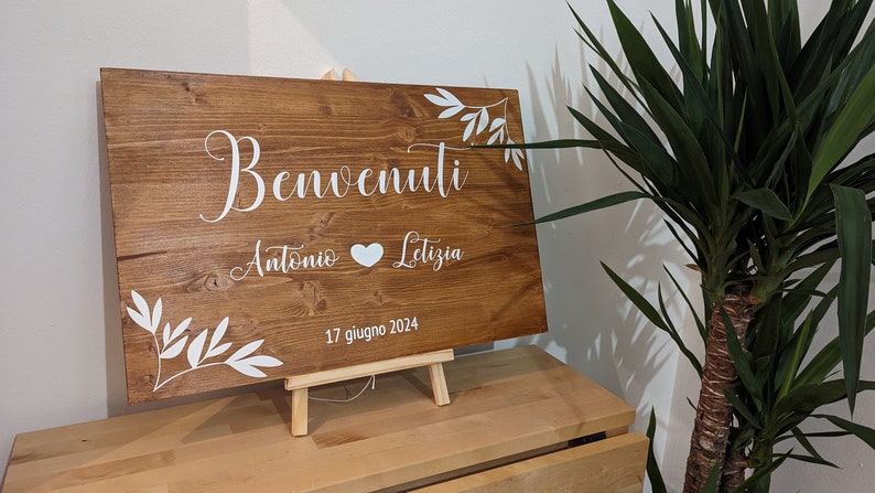 Tableau di benvenuto che rimane come dolce ricordo del proprio matrimonio <3

Possibilità di mettere il tableau in appoggio anche su un tavolo.