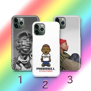 Puede incluir: Tres fundas para iPhone diferentes que presentan una ilustración de dibujos animados de una persona con el texto "Pharrell In My Mind". La primera funda es en blanco y negro con una foto de una persona. La segunda funda es blanca con una ilustración de dibujos animados de una persona. La tercera funda es blanca con una foto de una persona.