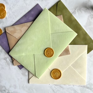 Juego de 5 sobres de colores variados con sellos de cera, sobres de invitación, sobres de invitación para damas de honor, sobres con solapa europea tamaño A7 de 5,25" x 7,25"