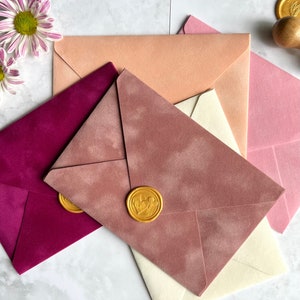 5 Mixed Color Envelope Set with Wax Seals, Invitation Envelopes, Bridesmaid Invite Envelopes, A7 Euro Flap Envelopes 5.25" x 7.25"