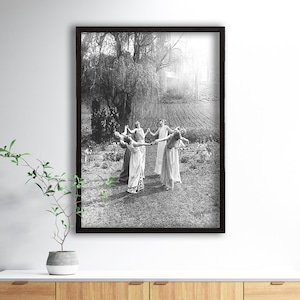 Der Kreis der tanzenden Hexen, Vintage Fotografie, okkultes Poster, Hexerei, Gothic Wohndekor, Hexe Druck, Wicca Kunst,