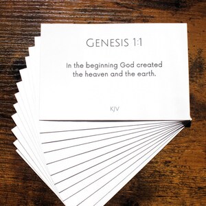 Fondamenti 1-KJV, 12 carte con versetti della Bibbia, 4 x 6 pollici, Tempo biblico, Memoria delle Scritture per bambini, Memorizzare la Parola di Dio, Sistema di memoria delle Scritture
