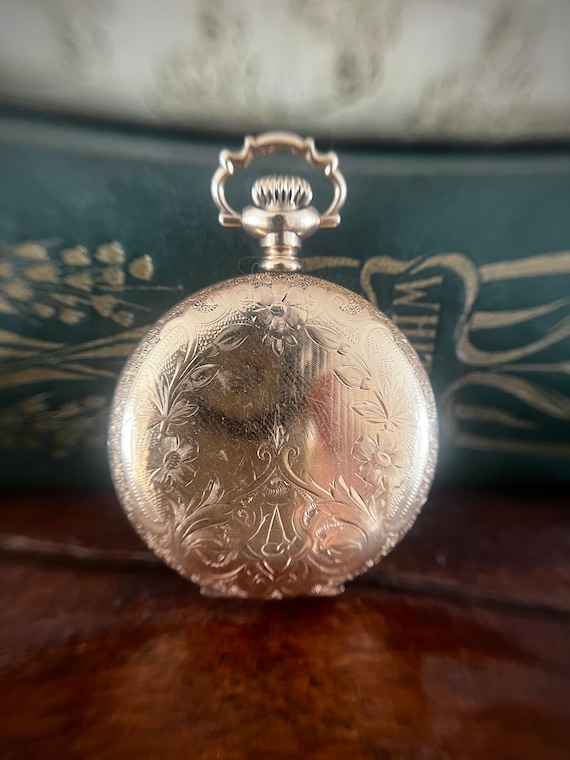 Antique working mechanical Waltham pocket watch wi