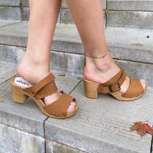 Handgemaakte bruine nubuck leren platform muiltjes: hoge hak elegante schoenen dames nette schoenen, strappy sandalen