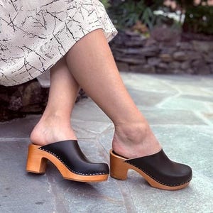 Damen High Heel Clogs: Handgefertigte Schwarze Leder Pantoletten, Holzplatform Flip Flops Sandalen & Rutschfest
