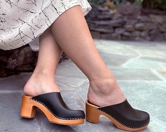 Zuecos de tacón alto para mujer: mules de cuero negro hechos a mano, chanclas y sandalias de plataforma de madera.