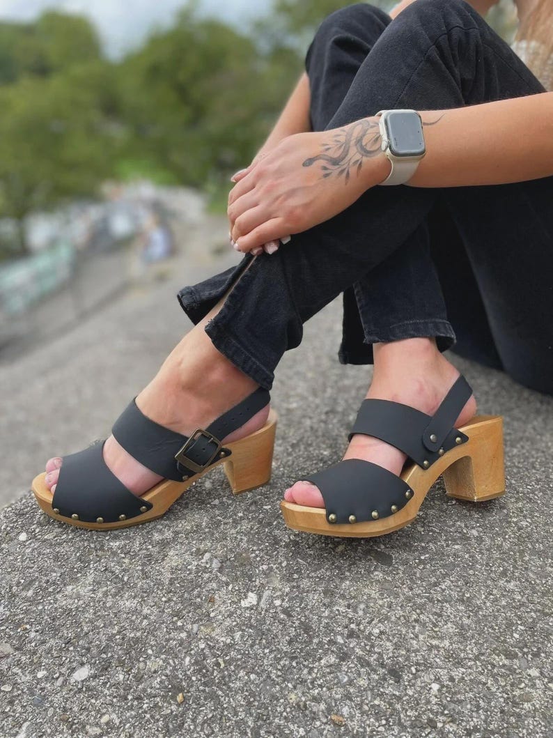 Sandalias de verano de madera con tiras y tacón para mujer, con puntera abierta, tipo zueco, con plataforma. imagen 12
