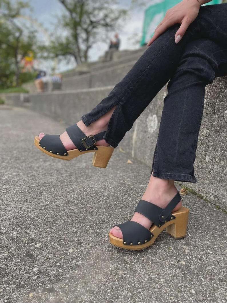 Sandalias de verano de madera con tiras y tacón para mujer, con puntera abierta, tipo zueco, con plataforma. imagen 14