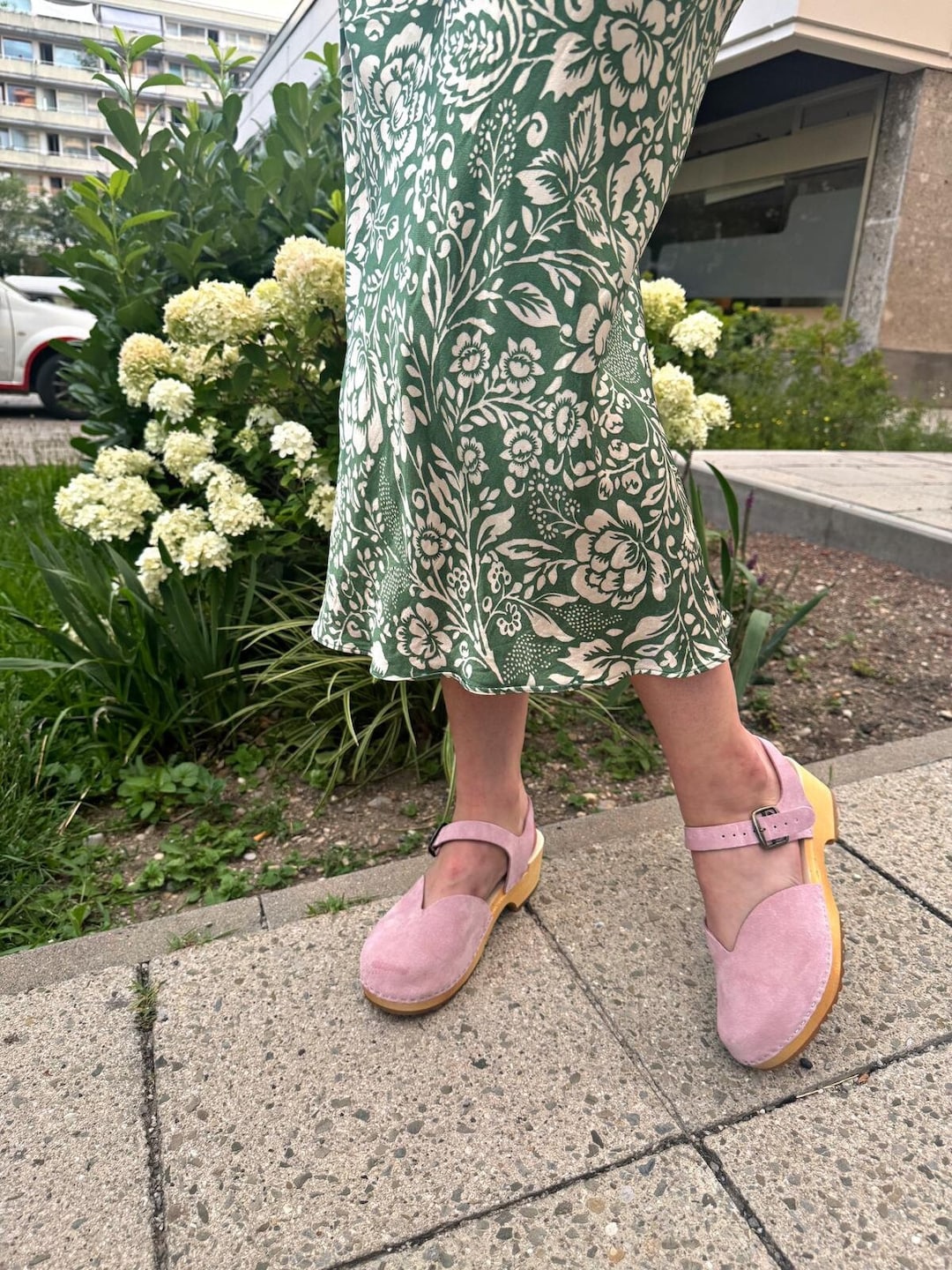 MaryMagdaren パピヨンローズコサージュ　ミルキーミント Pink Suede Low Heel Mary Jane Clogs: Closed Toe Sandals for Women