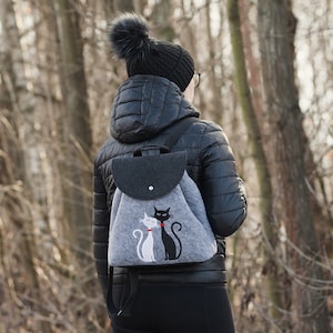 Mochila de fieltro de lana bordada con forma de gatito: bolso de hombro de gato negro hecho a mano para niños y adultos