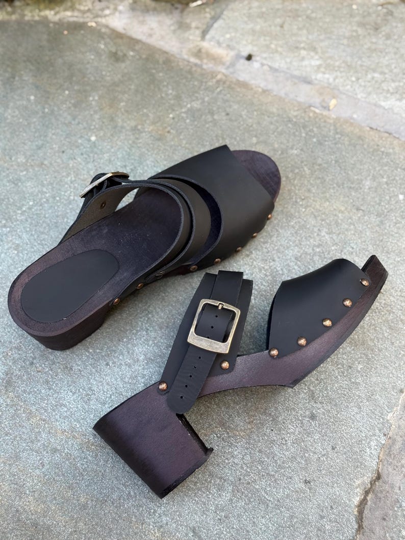 Sandalias de verano de madera con tiras y tacón para mujer, con puntera abierta, tipo zueco, con plataforma. All Black