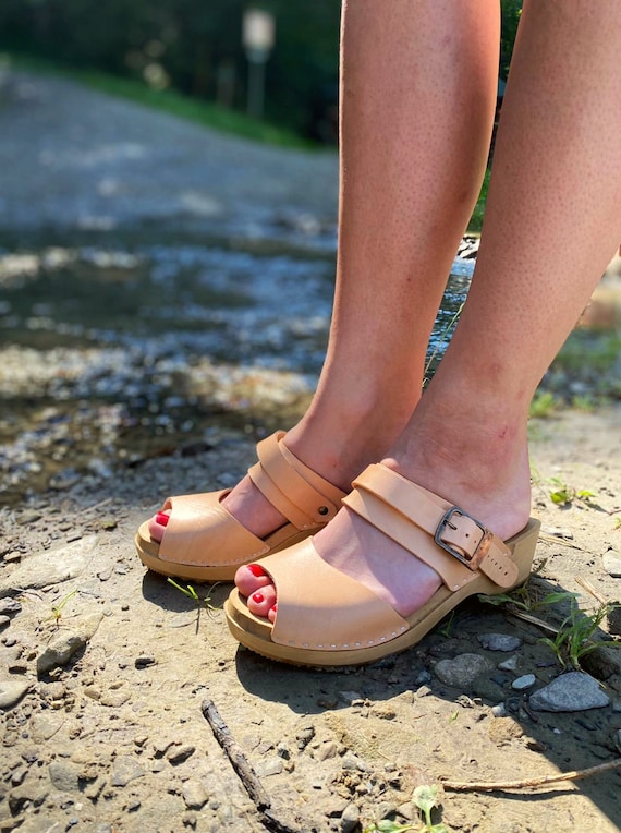 Platform Clogs with Open Toe: Barefoot Clogs Slide Sandals with Strappy Design, Low Heel Comfortable Sandals